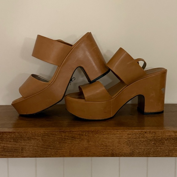 Elegant Tan Platform Sandals - Picture 1 of 5